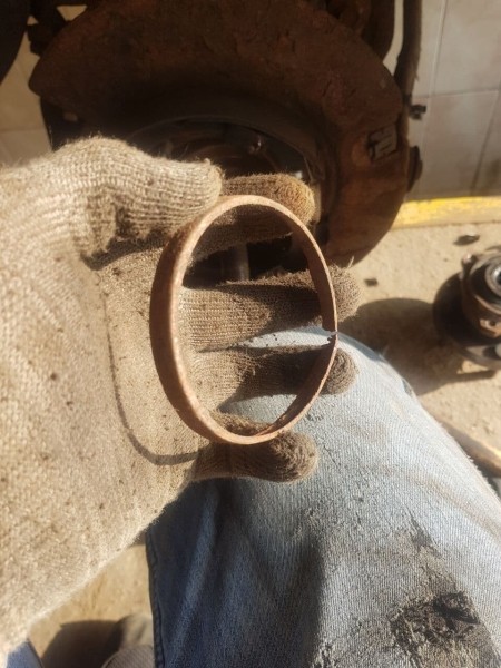 Белорус купил списанный милицией Chrysler 300С, а теперь его восстанавливает. Зачем?