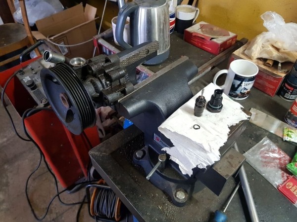 Белорус купил списанный милицией Chrysler 300С, а теперь его восстанавливает. Зачем?