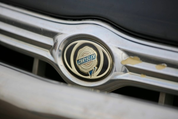 Белорус купил списанный милицией Chrysler 300С, а теперь его восстанавливает. Зачем?