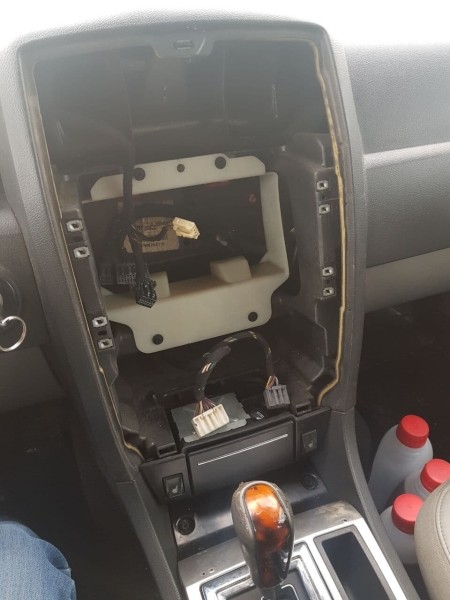 Белорус купил списанный милицией Chrysler 300С, а теперь его восстанавливает. Зачем?