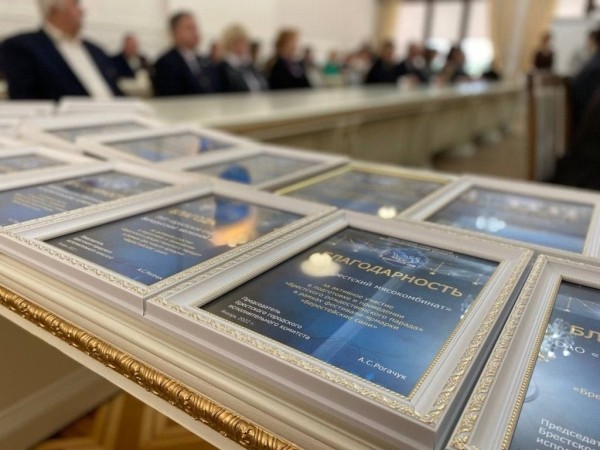 В Бресте наградили участников первого Брестского рождественского парада В Бресте наградили участников первого Брестского рождественского парада