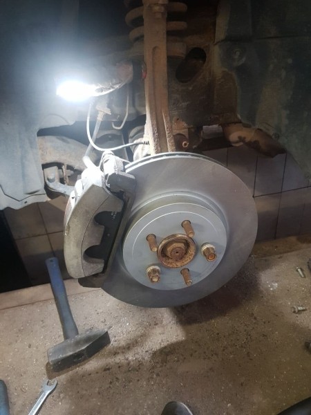 Белорус купил списанный милицией Chrysler 300С, а теперь его восстанавливает. Зачем?