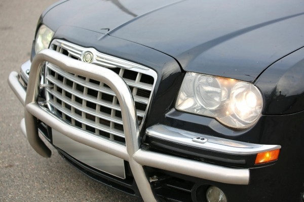 Белорус купил списанный милицией Chrysler 300С, а теперь его восстанавливает. Зачем?