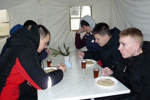 Школьники из Бреста и Каменца оценили армейский быт в День открытых дверей в 111 артбригаде