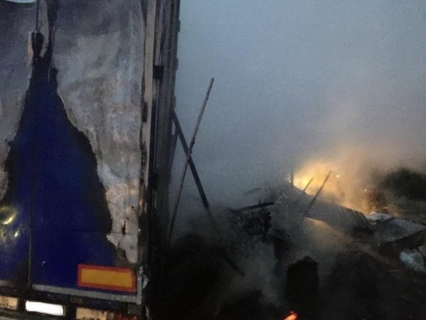 Полуприцеп грузового автомобиля полностью сгорел в Ивацевичском районе