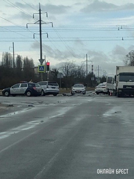 Читатель: Авария в Бресте с участием такси
Читатель: Авария в Бресте с участием такси