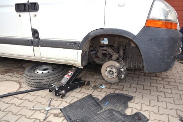 В Польше остановили Renault Master с белорусом и нашли тайники с сигаретами В Польше остановили Renault Master с белорусом и нашли тайники с сигаретами