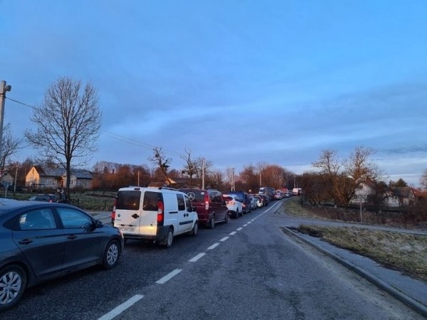 Украину покинули полмиллиона человек. Белорусы о том, как трое суток стояли в пробке на границе Украину покинули полмиллиона человек. Белорусы о том, как трое суток стояли в пробке на границе