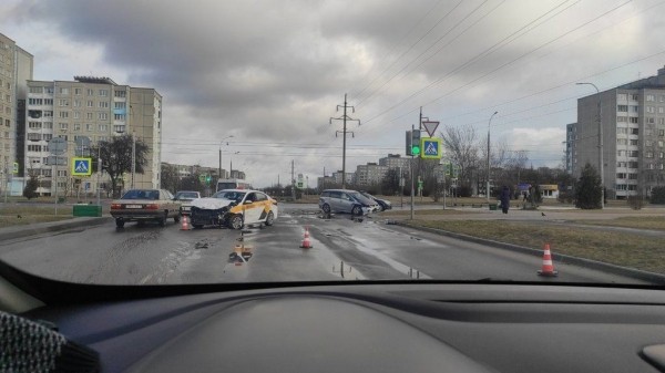 Читатель: Авария в Бресте с участием такси
Читатель: Авария в Бресте с участием такси