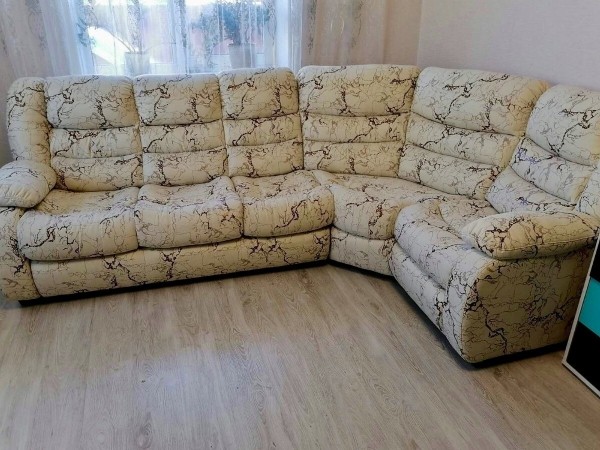 Эти волшебники превращают старые диваны в новые! Фото работ мастерской по реставрации мебели Эти волшебники превращают старые диваны в новые! Фото работ мастерской по реставрации мебели