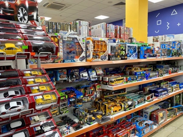 Ребрендинг брестского «Детского мира» на Советской: новый логотип и еще больше стильной одежды, забавных игрушек, школьной канцелярии