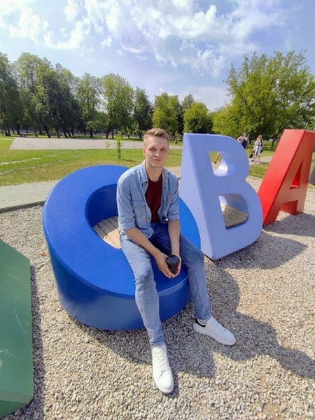 «25 января меня оставили на крыльце роддома».  Парень из Брестской области ищет родных