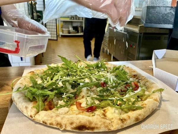 Весенний праздник 8 марта со вкусом итальянских блюд из помпейской печи. Пиццерия «Mozzarella» приглашает брестчан отпраздновать вместе