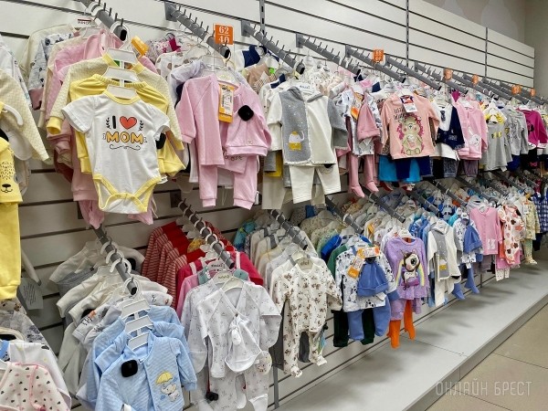 Ребрендинг брестского «Детского мира» на Советской: новый логотип и еще больше стильной одежды, забавных игрушек, школьной канцелярии