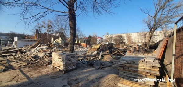 На улице Карбышева в Бресте снесли старый дом и планируют построить пятиэтажку с высоким уровнем комфорта На улице Карбышева в Бресте снесли старый дом и планируют построить пятиэтажку с высоким уровнем комфорта