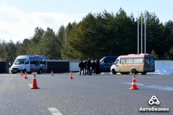 «Они же профессионалы с опытом, поэтому настроены критично». Как маршрутчиков учат безопасной езде