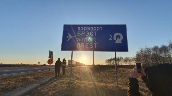 Огромная очередь из грузовиков на переход Козловичи
Огромная очередь из грузовиков на переход Козловичи