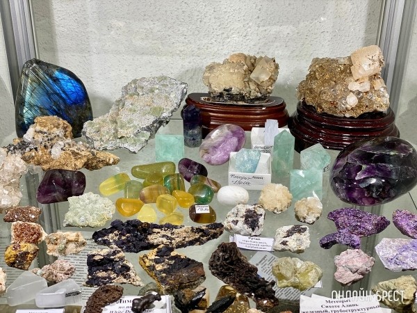 Экспозиция, которая вас удивит! Большой фоторепортаж с выставки «В мире самоцветов» в Бресте, посвященной эксклюзивным украшениям