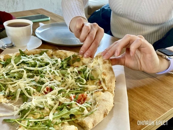 Весенний праздник 8 марта со вкусом итальянских блюд из помпейской печи. Пиццерия «Mozzarella» приглашает брестчан отпраздновать вместе