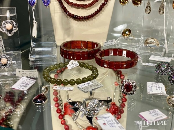 Экспозиция, которая вас удивит! Большой фоторепортаж с выставки «В мире самоцветов» в Бресте, посвященной эксклюзивным украшениям