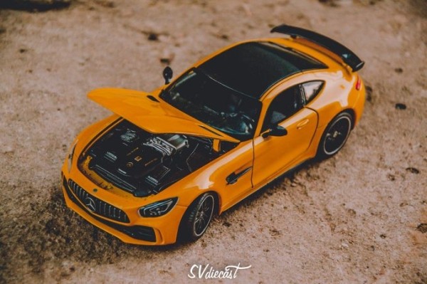 Более 850 штук… Учитель истории из деревни рассказал, как стал коллекционером машинок (много красивых фото и видео)