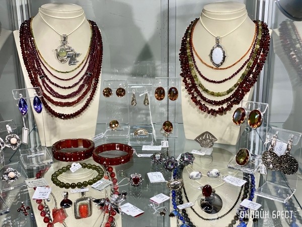 Экспозиция, которая вас удивит! Большой фоторепортаж с выставки «В мире самоцветов» в Бресте, посвященной эксклюзивным украшениям