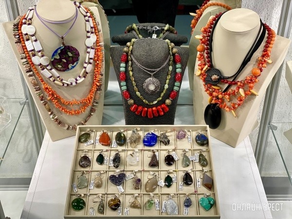 Экспозиция, которая вас удивит! Большой фоторепортаж с выставки «В мире самоцветов» в Бресте, посвященной эксклюзивным украшениям