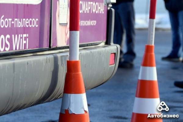 «Они же профессионалы с опытом, поэтому настроены критично». Как маршрутчиков учат безопасной езде