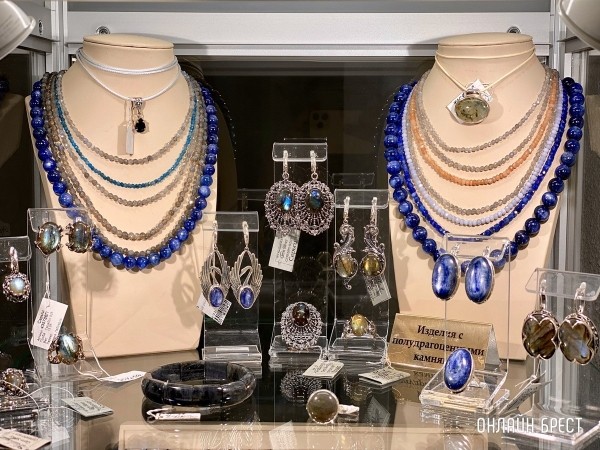 Экспозиция, которая вас удивит! Большой фоторепортаж с выставки «В мире самоцветов» в Бресте, посвященной эксклюзивным украшениям