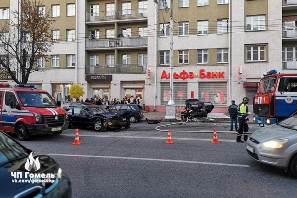 Камера засняла момент аварии с Jaguar в Гомеле. Водителя осудили Камера засняла момент аварии с Jaguar в Гомеле. Водителя осудили