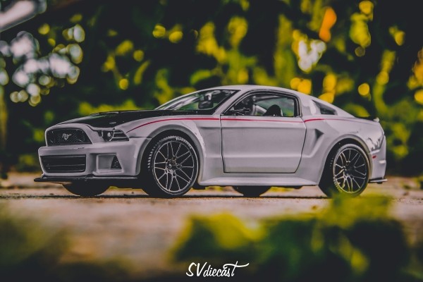 Более 850 штук… Учитель истории из деревни рассказал, как стал коллекционером машинок (много красивых фото и видео)