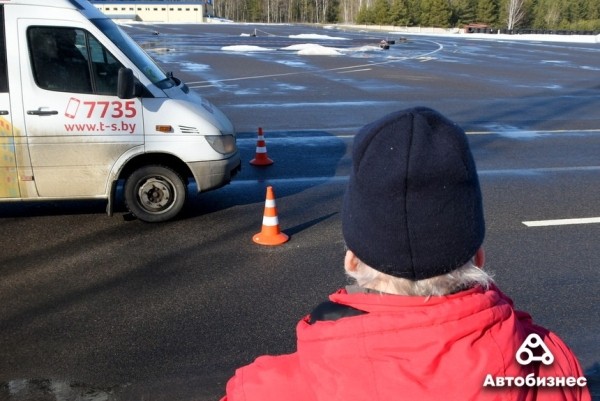 «Они же профессионалы с опытом, поэтому настроены критично». Как маршрутчиков учат безопасной езде