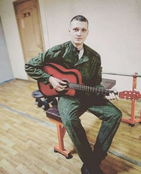 «25 января меня оставили на крыльце роддома».  Парень из Брестской области ищет родных