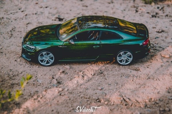 Более 850 штук… Учитель истории из деревни рассказал, как стал коллекционером машинок (много красивых фото и видео)