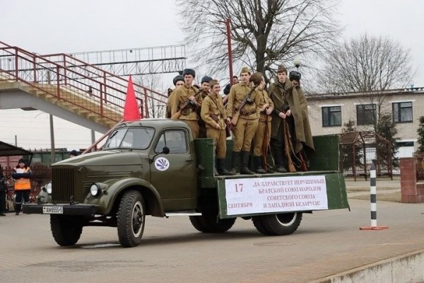 Уникальный Поезд направляется в сторону Бреста. Фоторепортаж Уникальный Поезд направляется в сторону Бреста. Фоторепортаж