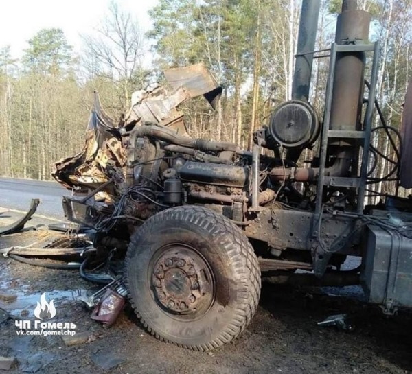 Водитель грузовика показал, как врезался в МАЗ дорожников на трассе. Видео Водитель грузовика показал, как врезался в МАЗ дорожников на трассе. Видео