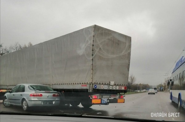 
                Очевидец: Фура и легковушка. В Бресте на Я.Купалы ДТП
            