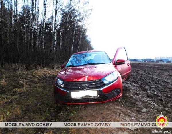 Пьяный житель Брестской области с другом угнали авто и пытались его сжечь Пьяный житель Брестской области с другом угнали авто и пытались его сжечь