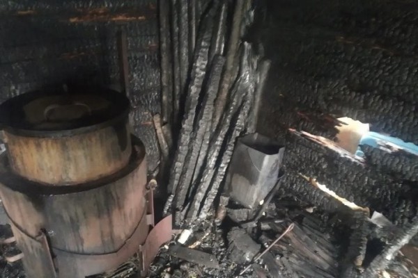 В Берёзовском районе из-за пожара в сарае чуть не загорелся дом