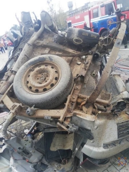 Видео из машины МЧС: как спасали пострадавших в жутком ДТП в Брестской области Видео из машины МЧС: как спасали пострадавших в жутком ДТП в Брестской области