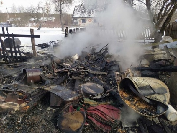 В Брестской области в деревне Новое Роматово горела летняя кухня В Брестской области в деревне Новое Роматово горела летняя кухня