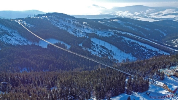 Самый длинный пешеходный мост в мире открывается в Чехии