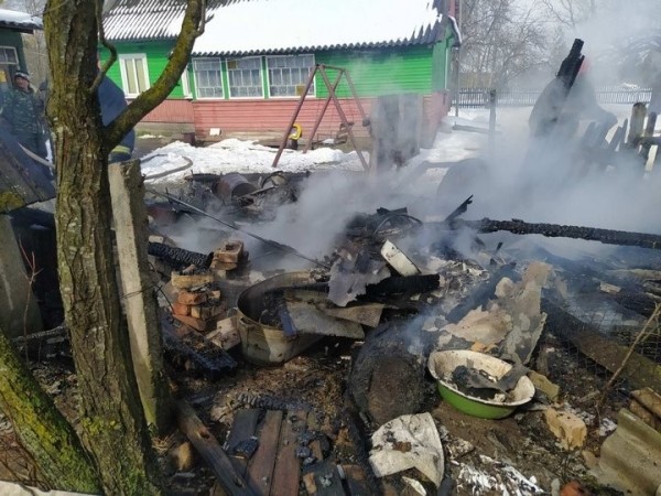 В Брестской области в деревне Новое Роматово горела летняя кухня В Брестской области в деревне Новое Роматово горела летняя кухня