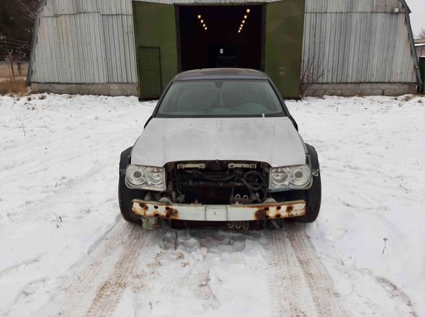 МВД продаёт ржавый Chrysler 300С, сделав уценку. Сколько было, а сколько стало?