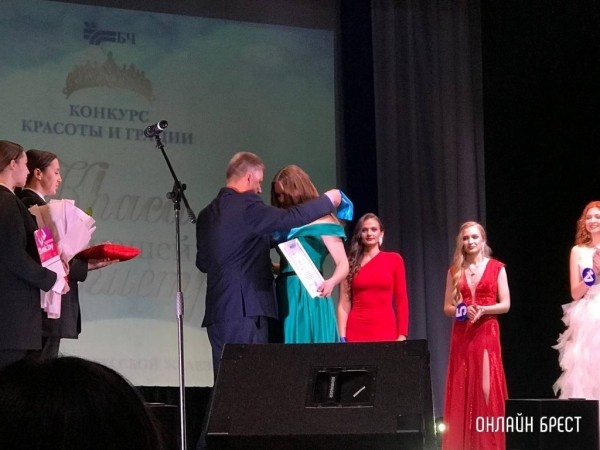 Самой обаятельной железнодорожницей страны стала девушка из Бреста Самой обаятельной железнодорожницей страны стала девушка из Бреста