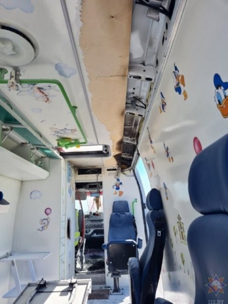 Под Брестом загорелся автомобиль скорой медицинской помощи, перевозивший в реаниматоре младенца Под Брестом загорелся автомобиль скорой медицинской помощи, перевозивший в реаниматоре младенца