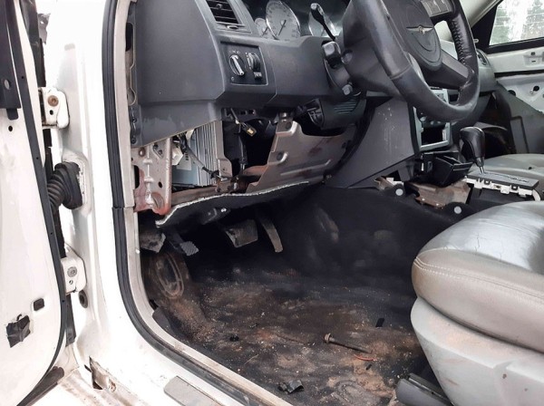 МВД продаёт ржавый Chrysler 300С, сделав уценку. Сколько было, а сколько стало?