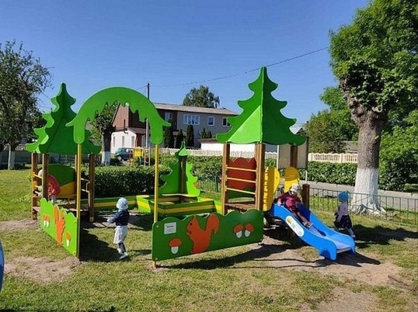 Брестская компания установила игровую площадку на территории специализированного дома ребенка