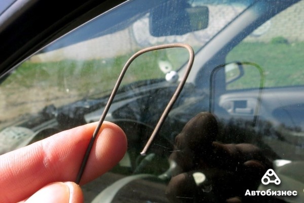 Как открыть дверь авто, если ключи остались внутри? Проверка народных способов