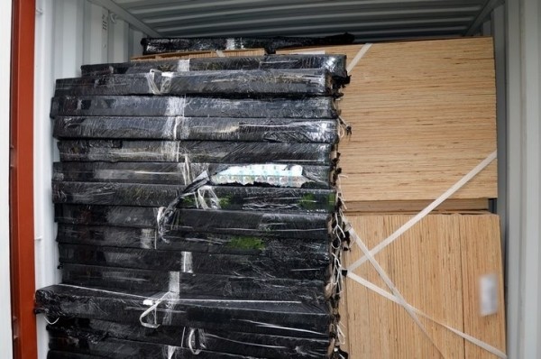 Белорус спрятал сигареты в моторе своего автомобиля и поехал в Польшу. Посмотрите на эти тайники Белорус спрятал сигареты в моторе своего автомобиля и поехал в Польшу. Посмотрите на эти тайники